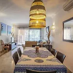 Bougainvillea Retreat, Espacioso Terraza & Parking Apartman Estepona
