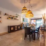 Bougainvillea Retreat, Espacioso Terraza & Parking Apartman Estepona