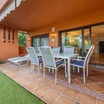 Apartman Bougainvillea Retreat, Espacioso Terraza & Parking Estepona