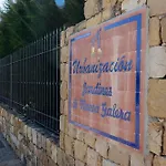 Bougainvillea Retreat, Espacioso Terraza & Parking Apartman