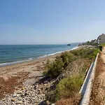 Bougainvillea Retreat, Espacioso Terraza & Parking Estepona