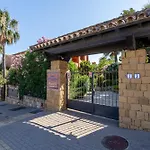 Apartman Bougainvillea Retreat, Espacioso Terraza & Parking Estepona