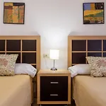 Bougainvillea Retreat, Espacioso Terraza & Parking Apartman