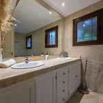 Bougainvillea Retreat, Espacioso Terraza & Parking Estepona