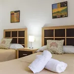 Bougainvillea Retreat, Espacioso Terraza & Parking * Estepona