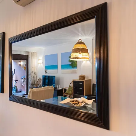 Bougainvillea Retreat, Espacioso Terraza & Parking Estepona
