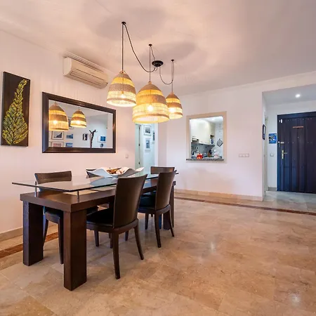 Bougainvillea Bay & Parking Apartment