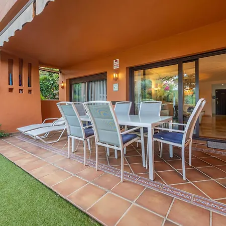 Lejlighed Bougainvillea Retreat, Espacioso Terraza & Parking Estepona