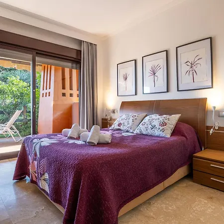 Bougainvillea Retreat, Espacioso Terraza & Parking Estepona