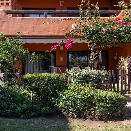 Bougainvillea Retreat, Espacioso Terraza & Parking * Estepona