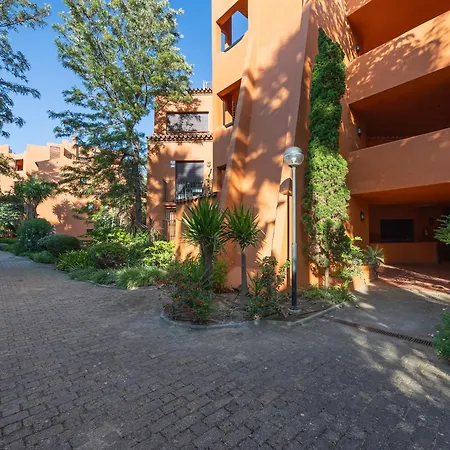 Apartman Bougainvillea Retreat, Espacioso Terraza & Parking Estepona