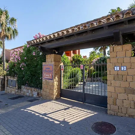 Lejlighed Bougainvillea Retreat, Espacioso Terraza & Parking Estepona