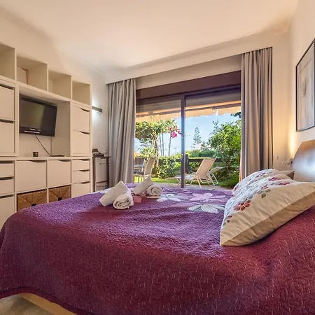 Bougainvillea Retreat, Espacioso Terraza & Parking * Estepona