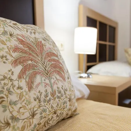 Bougainvillea Retreat, Espacioso Terraza & Parking Lejlighed *
